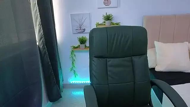 Try our girls live displays and explore the company of endless strippers, with beautiful physiques, vibrating toys and more.