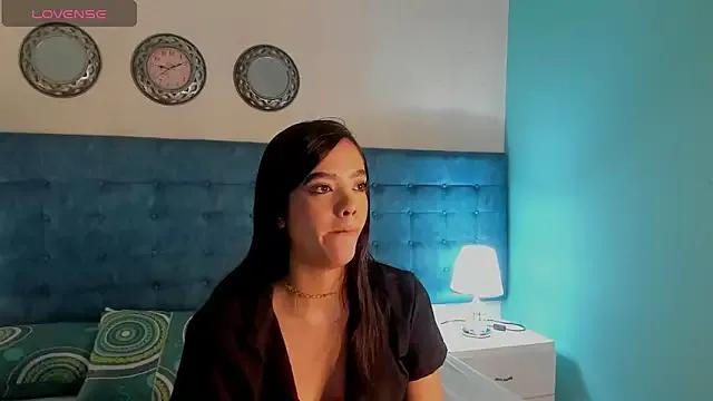 VioletBrow from StripChat is Freechat