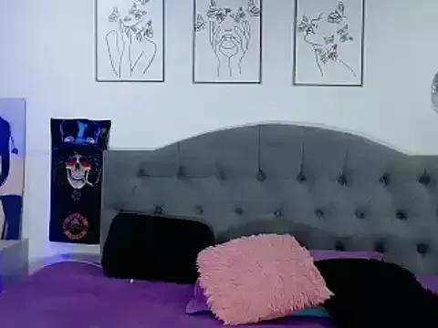 Try our girls live displays and explore the company of endless strippers, with beautiful physiques, vibrating toys and more.