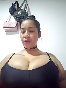 violettaa_millerss from StripChat is Freechat