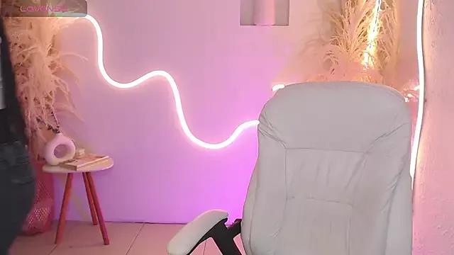Try our girls live displays and explore the company of endless strippers, with beautiful physiques, vibrating toys and more.