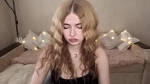 Try our girls live displays and explore the company of endless strippers, with beautiful physiques, vibrating toys and more.