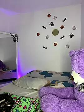 Try our girls live displays and explore the company of endless strippers, with beautiful physiques, vibrating toys and more.