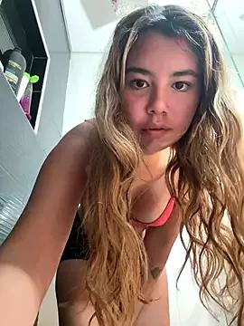 Try our girls live displays and explore the company of endless strippers, with beautiful physiques, vibrating toys and more.