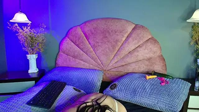Try our girls live displays and explore the company of endless strippers, with beautiful physiques, vibrating toys and more.