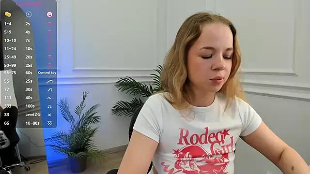 WanderNicole from StripChat is Freechat