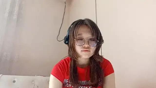 Try our girls live displays and explore the company of endless strippers, with beautiful physiques, vibrating toys and more.