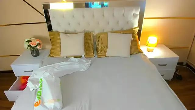 Try our girls live displays and explore the company of endless strippers, with beautiful physiques, vibrating toys and more.