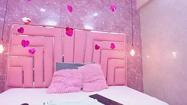 Try our girls live displays and explore the company of endless strippers, with beautiful physiques, vibrating toys and more.