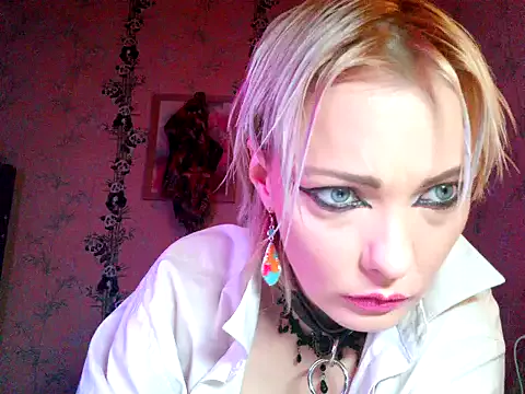 WildMissNiks's avatar