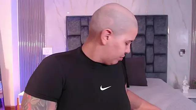 Try our girls live displays and explore the company of endless strippers, with beautiful physiques, vibrating toys and more.