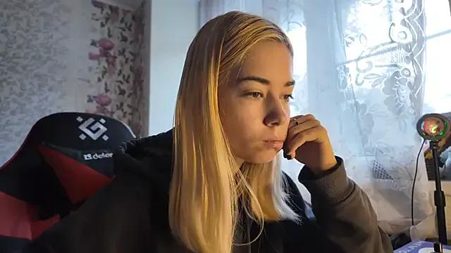 Try our girls live displays and explore the company of endless strippers, with beautiful physiques, vibrating toys and more.