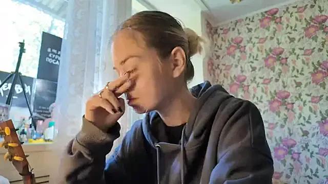 Try our girls live displays and explore the company of endless strippers, with beautiful physiques, vibrating toys and more.