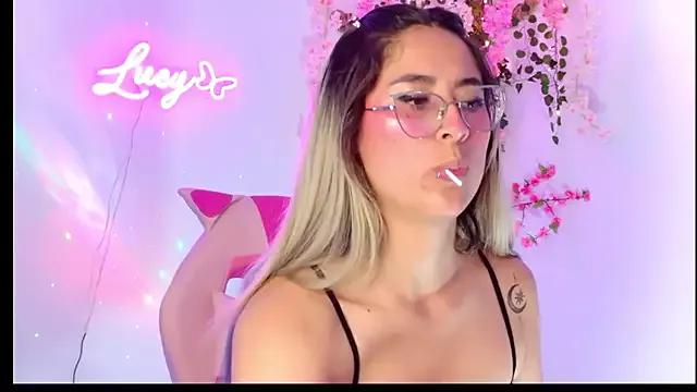 xlunagray from StripChat is Freechat
