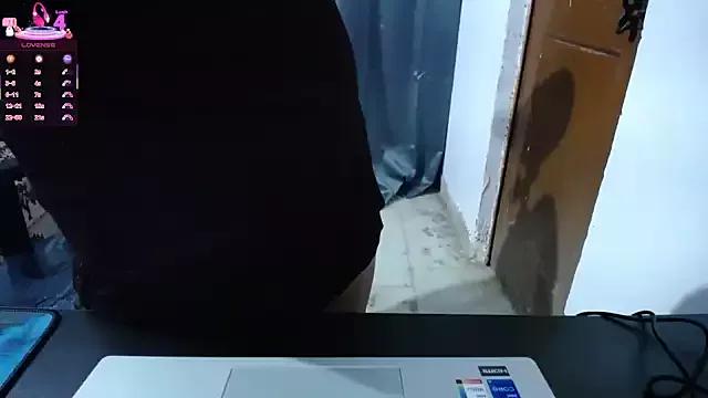 Try our girls live displays and explore the company of endless strippers, with beautiful physiques, vibrating toys and more.