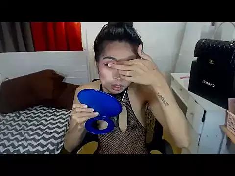 XxWildTsClaraHugeCockxX from StripChat is Freechat