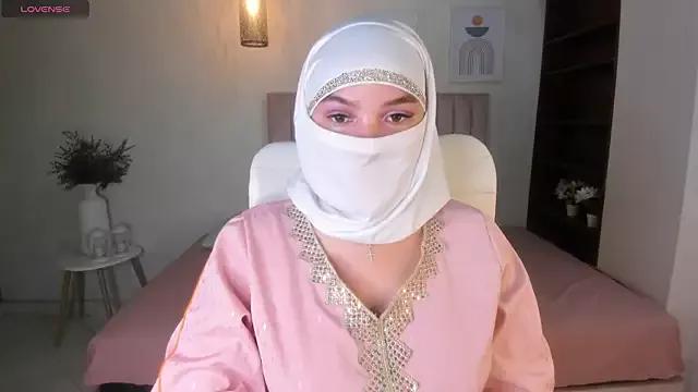 Photos of Yara_Rubab from StripChat is Freechat