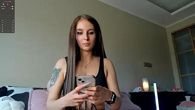 YaraAveiri from StripChat
