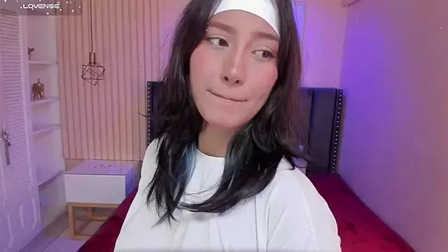 Yazmin_rouse from StripChat is Freechat