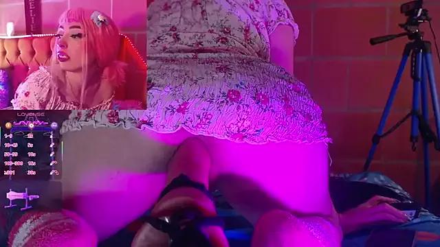 Try our girls live displays and explore the company of endless strippers, with beautiful physiques, vibrating toys and more.