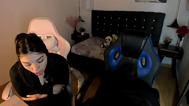 Yiing_and_yang from StripChat