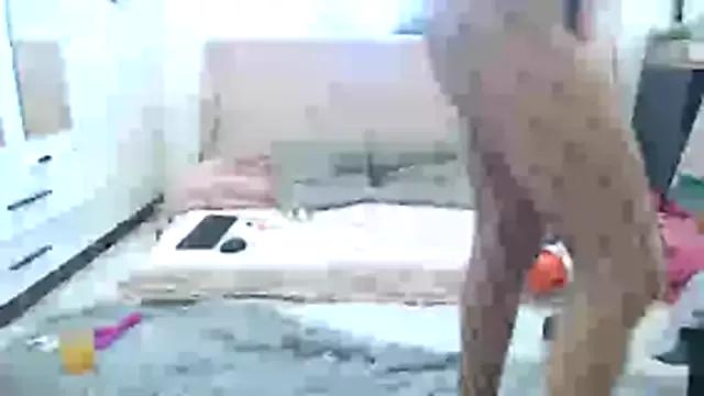 Try our girls live displays and explore the company of endless strippers, with beautiful physiques, vibrating toys and more.