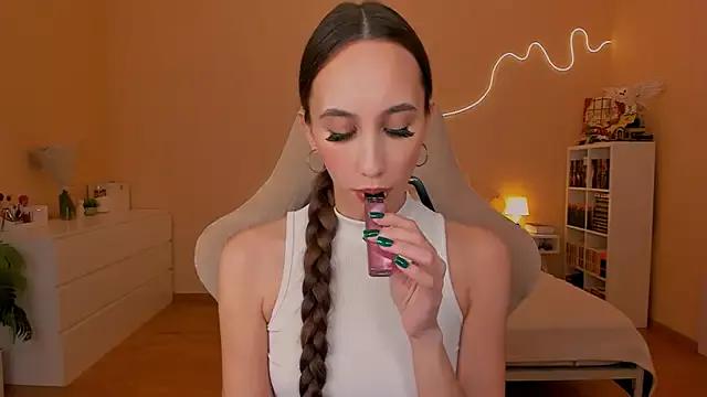 your_emily_ from StripChat is Freechat