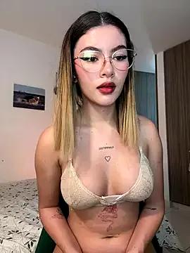 Try our girls live displays and explore the company of endless strippers, with beautiful physiques, vibrating toys and more.