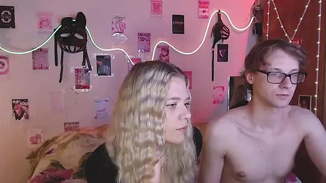 Try our girls live displays and explore the company of endless strippers, with beautiful physiques, vibrating toys and more.