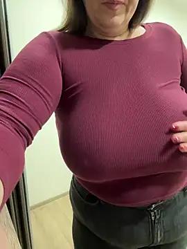 Try our girls live displays and explore the company of endless strippers, with beautiful physiques, vibrating toys and more.