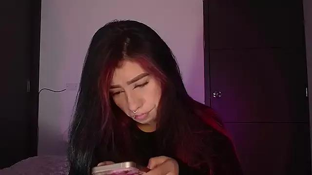 Try our girls live displays and explore the company of endless strippers, with beautiful physiques, vibrating toys and more.