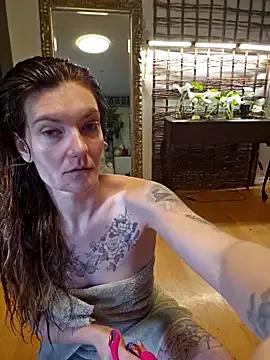 YourFavCanadianMILF from StripChat is Freechat