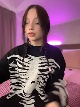 Try our girls live displays and explore the company of endless strippers, with beautiful physiques, vibrating toys and more.