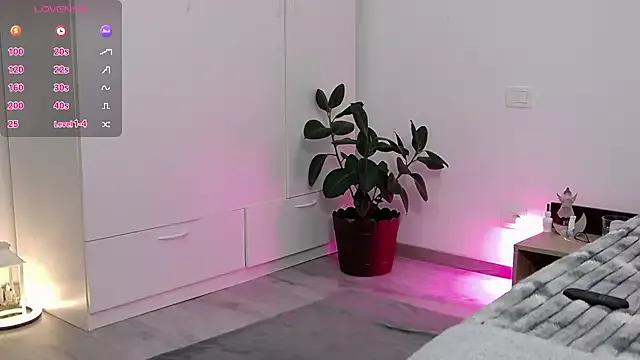 Try our girls live displays and explore the company of endless strippers, with beautiful physiques, vibrating toys and more.