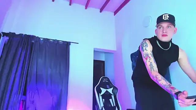 Try our girls live displays and explore the company of endless strippers, with beautiful physiques, vibrating toys and more.