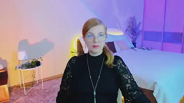 YourUniverser from StripChat is Freechat