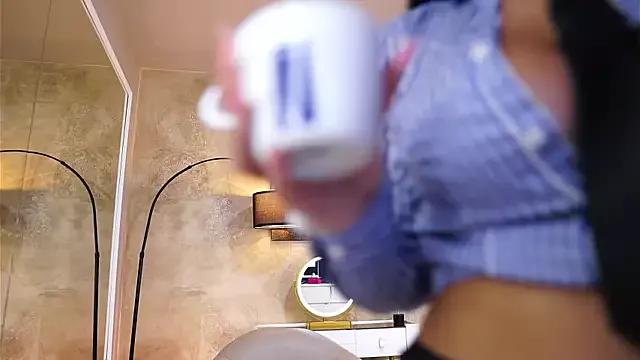 Try our girls live displays and explore the company of endless strippers, with beautiful physiques, vibrating toys and more.