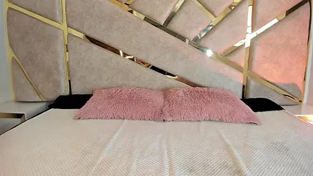 Try our girls live displays and explore the company of endless strippers, with beautiful physiques, vibrating toys and more.