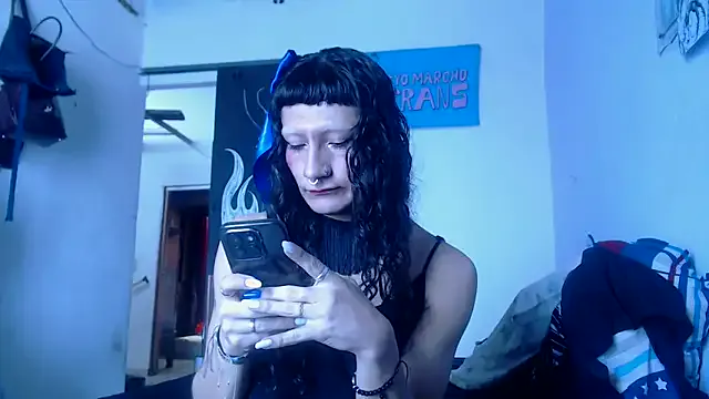 Zafiro_subversiva — undress me ...