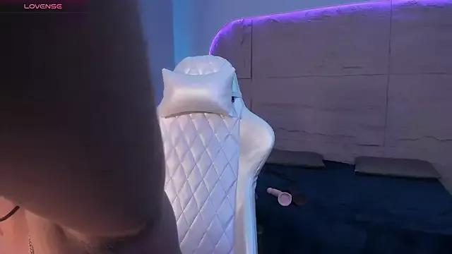 Try our girls live displays and explore the company of endless strippers, with beautiful physiques, vibrating toys and more.