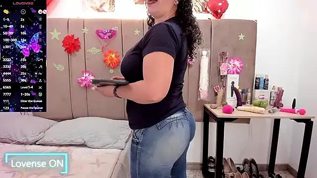 Try our girls live displays and explore the company of endless strippers, with beautiful physiques, vibrating toys and more.