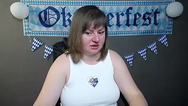 Try our girls live displays and explore the company of endless strippers, with beautiful physiques, vibrating toys and more.