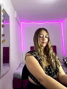 Try our girls live displays and explore the company of endless strippers, with beautiful physiques, vibrating toys and more.
