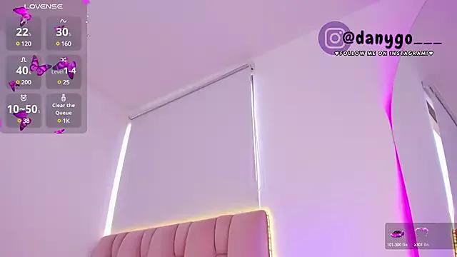 Try our girls live displays and explore the company of endless strippers, with beautiful physiques, vibrating toys and more.