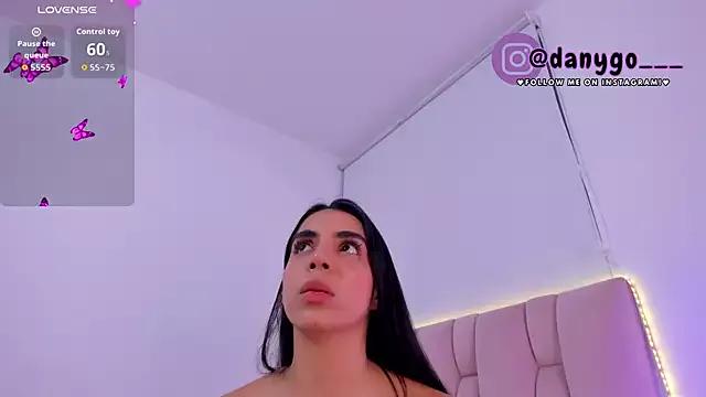 Try our girls live displays and explore the company of endless strippers, with beautiful physiques, vibrating toys and more.