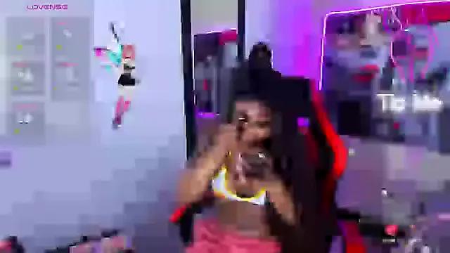 Try our girls live displays and explore the company of endless strippers, with beautiful physiques, vibrating toys and more.