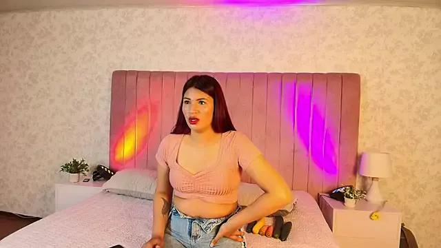 Try our girls live displays and explore the company of endless strippers, with beautiful physiques, vibrating toys and more.