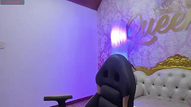 Try our girls live displays and explore the company of endless strippers, with beautiful physiques, vibrating toys and more.