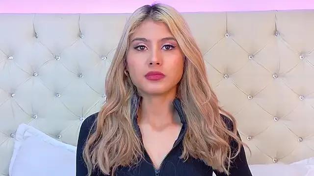 ZoehAngel from StripChat is Freechat