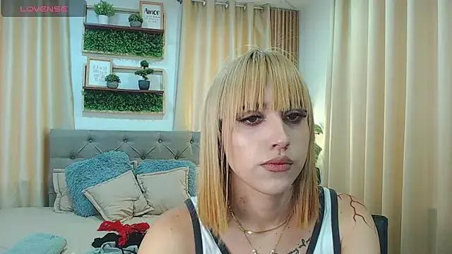 zohet_kriss from StripChat is Freechat